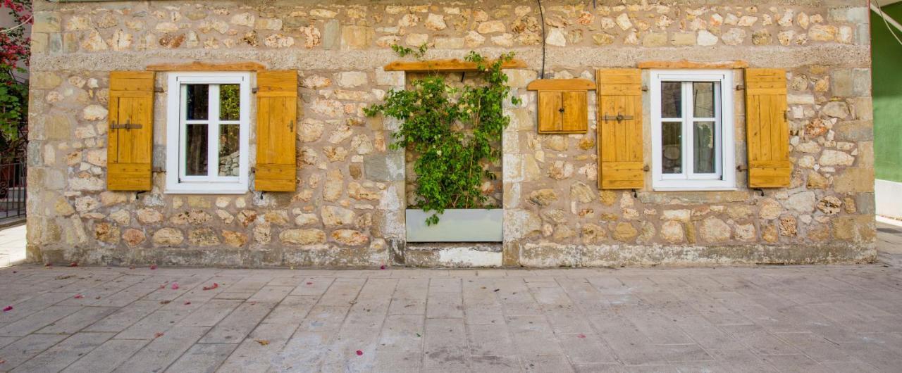 Stone Suites At Lefkada'S Old Port Exterior photo